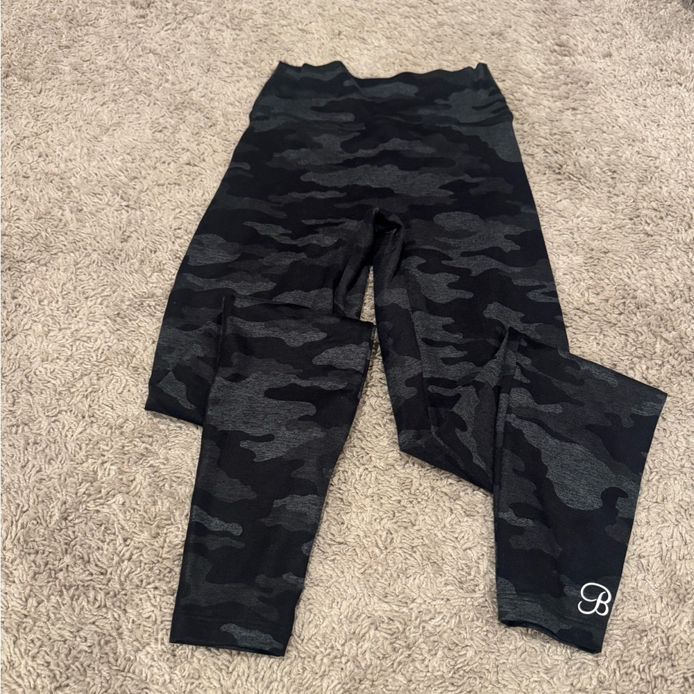 bombshell camo butt scrunch legging